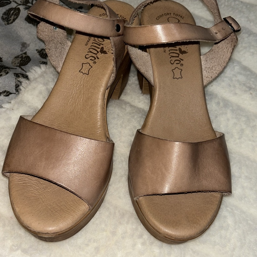 Sandals - Picture 2 of 8